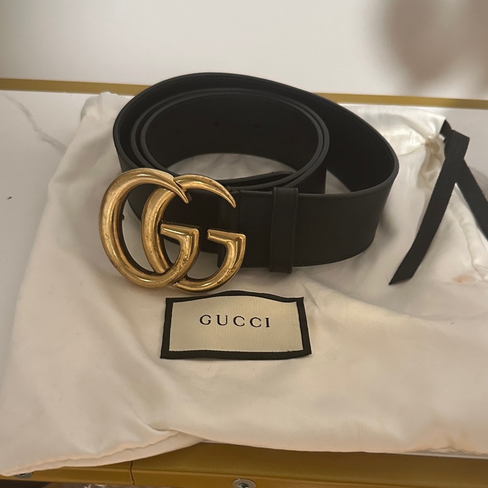 Gucci Black Leather Belt with Gold GG Buckle